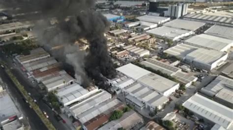 Nuevo Le N Incendio Consume Una Tarimera Y Bodegas En Apodaca Infobae