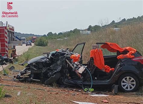 Un Fallecida Y Siete Heridos En Un Accidente Entre Dos Coches Y Un