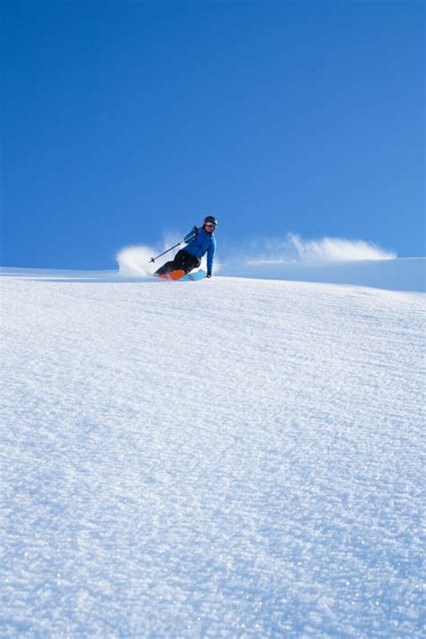 Snowcat Skiing - Chugach Powder Guides