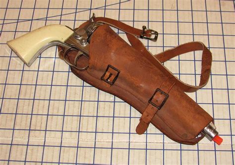 Vintage 1958 Hubley Colt 45 Pistol And Leather Holster Western Toy Cap