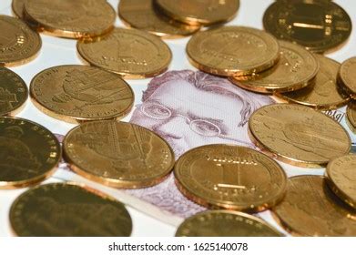 1 Uah Coins On New Bill Stock Photo 1625140078 | Shutterstock