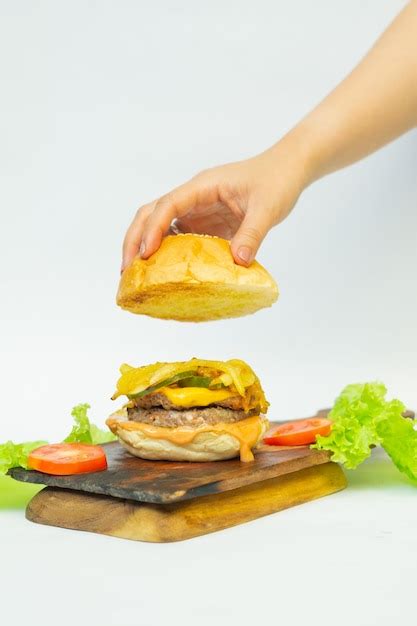 Premium Photo | Classic zinger burger