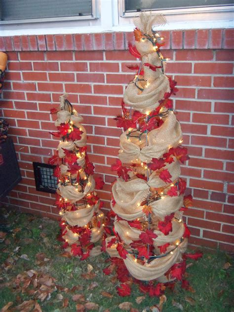 20 Tomato Cage Christmas Tree With Burlap