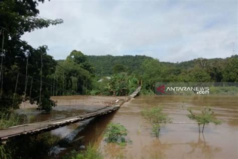 BPBD 4 Jembatan Gantung Di OKU Putus Diterjang Banjir