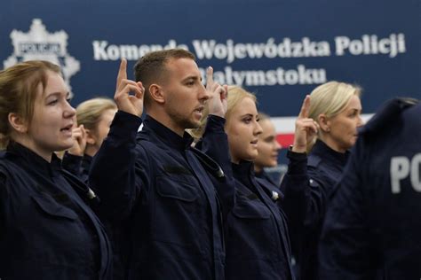 Nowi Policjanci W Podlaskim Garnizonie Osoby Z O Y Y Uroczyste