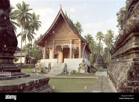 Luang prabang temple laos Stock Photo - Alamy