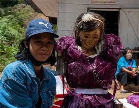 Mengenal Manene Toraja Ritual Mengganti Pakaian Pada Mayat