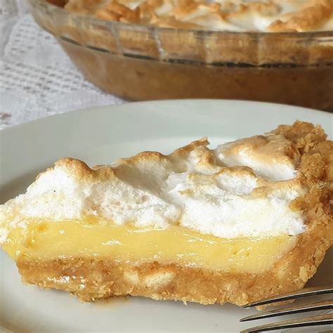 Easy Lemon Meringue Pie - with a cookie crumb crust - Foodle Club