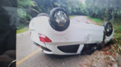 Carro Capota E Deixa Dois Feridos Em Sete Barras Sp