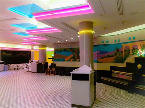 The food court at the now closed mall near my house : r/VaporwaveAesthetics