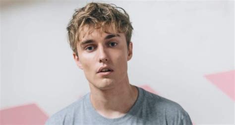 Sam Fender Height Weight Body Measurements Shoe Size