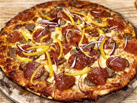 Great Eats Hawaii Sausage And Pepperoni Pizza With Zero Carb Pizza Crust