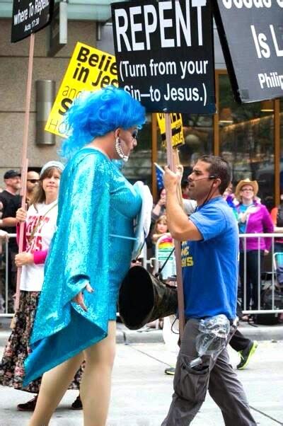 Seattle Mama Tits Stands Up To Anti Gay Protesters At Pride Parade The Randy Report