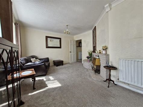 Ravenswood Drive Woodingdean 3 Bed Terraced House For Sale £335000