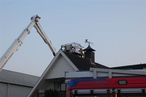 Brandweer Blust Brand In Schoorsteen Van Woning In Kampen