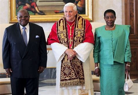 Pope Benedict Xvi Poses Tanzanias President Editorial Stock Photo