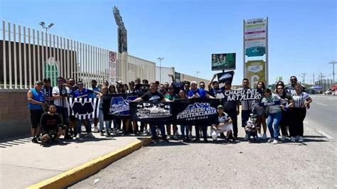 Batallan aficionados de Rayados para entrar a Torreón ABC Noticias