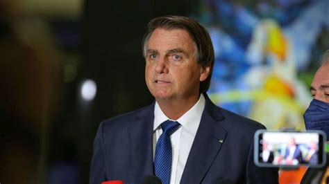 BOLSONARO DIZ QUE EXERCEU DIREITO DE AUSÊNCIA AO NÃO COMPARECER NO