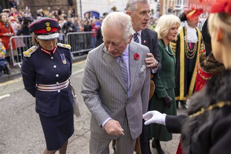 Carlo E Camilla Aggrediti Con Delle Uova Arrestato Un Uomo A York