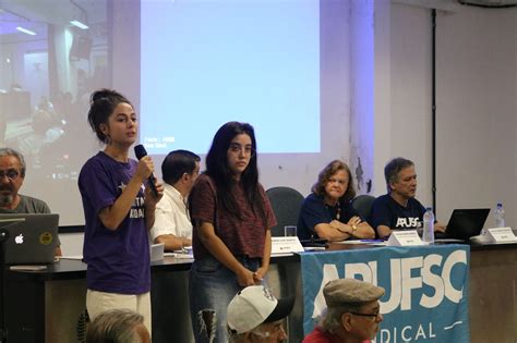 Em Assembleia Geral Extraordinária categoria docente da UFSC decide