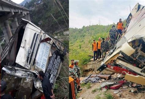 जम्मू कश्मीर में दर्दनाक सड़क हादसा वैष्णो देवी जा रही बस खाई में गिरी