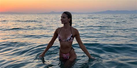 6 Hot Sexy Abigail Walker Bikini Pics