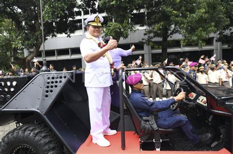 TRADISI PELEPASAN PEJABAT LAMA KSAL ANTARA Foto