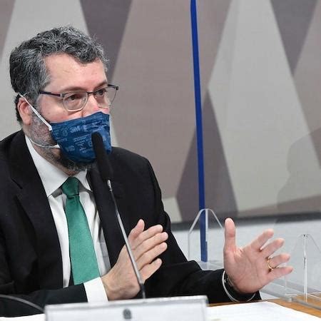 Ernesto Araújo recorre ao STF contra quebra de sigilos determinada pela