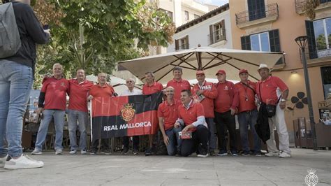 Fútbol Primera División El Real Mallorca inunda Palma con banderas