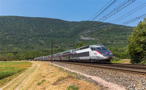 TGV Réseau Duplex 609 der SNCF zwischen Culoz und Virieu le Grand Belley