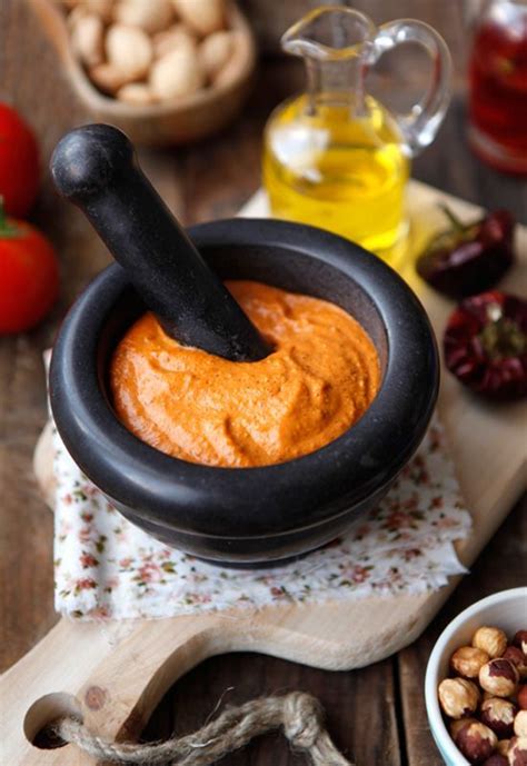 La salsa romesco o romescu es una salsa típica de cataluña