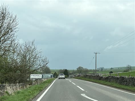 Approaching Pikehall Andrew Abbott Cc By Sa Geograph Britain