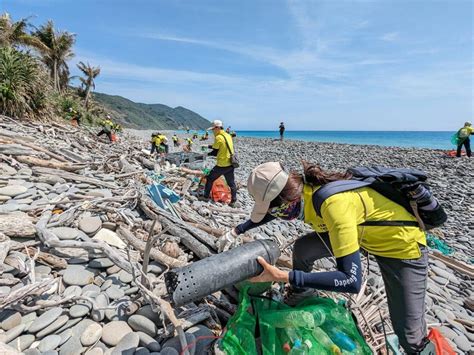 還給阿塱壹美麗景觀 屏縣環保局徒步兩天上山下海清海廢 生活 工商時報