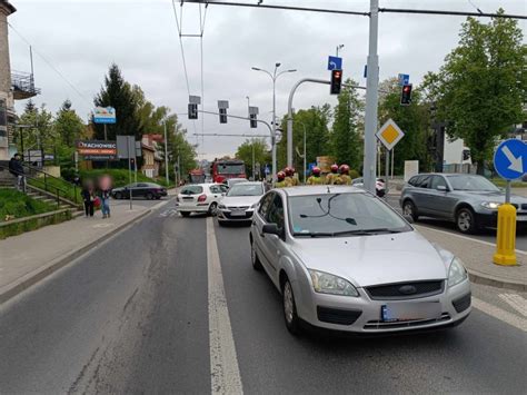 Zderzenie pięciu aut na Drodze Męczenników Majdanka Jeden z kierowców