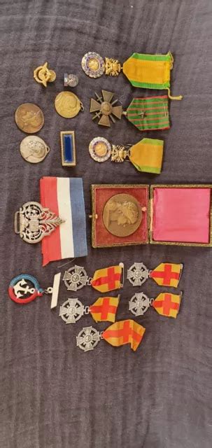 LOT DE MEDAILLES insignes militaire Et Diocèse EUR 65 00 PicClick FR