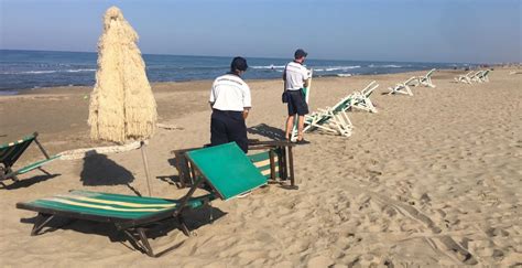 Operazione Spiagge Libere Sequestrati Due Stabilimenti Abusivi Ad