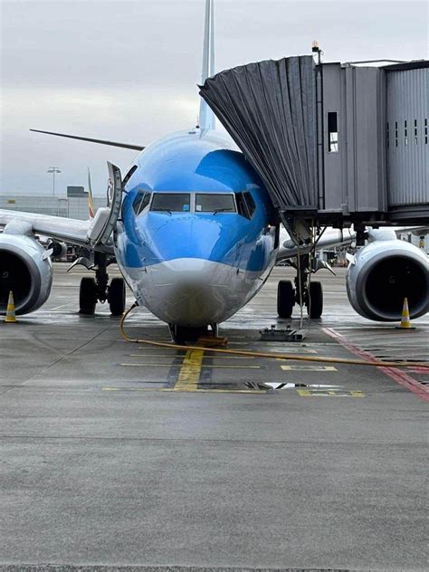 Sudden nose gear collapse on parked TUI fly Belgium Boeing 737-700 at