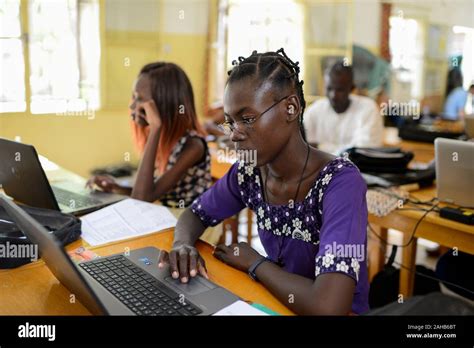 éducation universitaire hi res stock photography and images Alamy