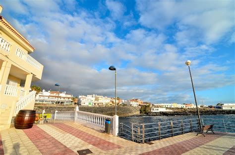 Village de la mer aux îles espagnoles des Canaries Photo Premium