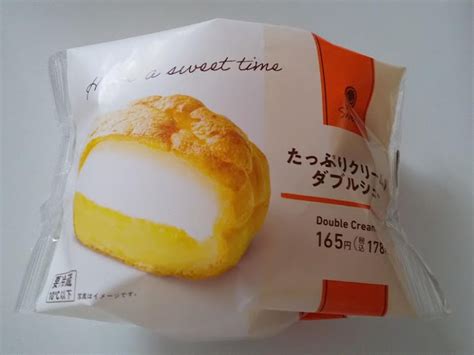 ファミリーマート「たっぷりクリームのダブルシュー」を食べた感想 2種類のクリームが濃厚だった 安物買いの銭失い