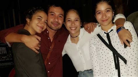 Dikira Kembar 3 Dua Wanita Bersama Chicco Jerikho Ini Ternyata Saudara