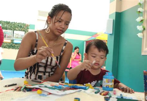 Creche em Manaus ensina e aprende crianças e famílias da Venezuela