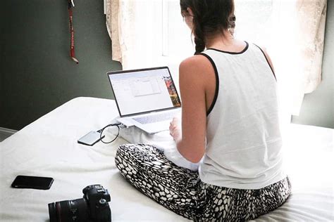 How Can I Sit Comfortably In Bed With My Laptop Spacehop