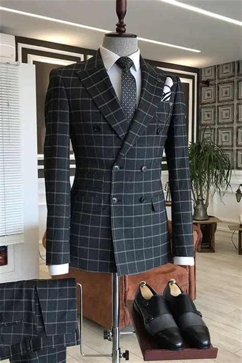 Chapman Bespoke Black Peaked Lapel Double Breasted Plaid Men Suits For