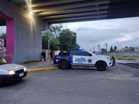 Una pareja que viajaba en moto falleció después de caer de un puente