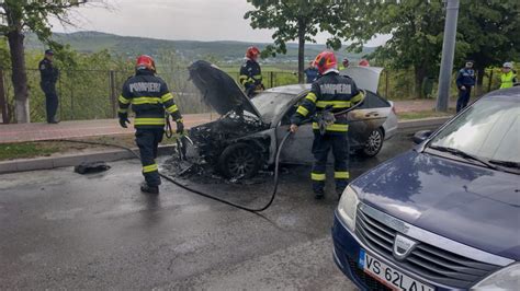 VIDEO O mașină a luat foc pe Bulevardul Ștefan cel Mare