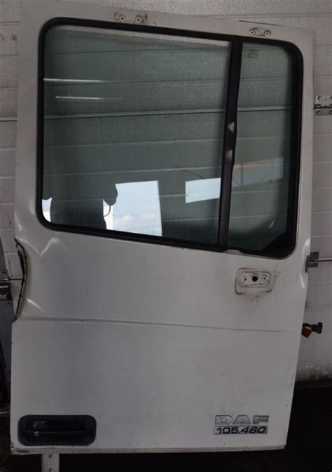 Szyba drzwi mała prawa strona side window for DAF XF 105 truck for sale