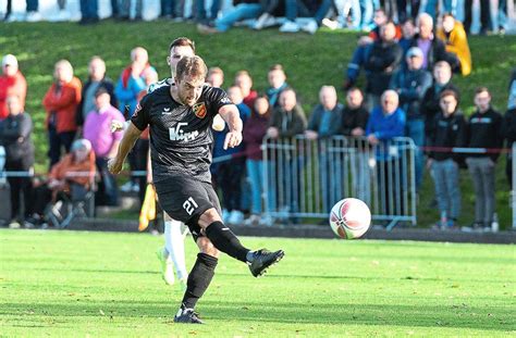 Oberliga Bw Fc Holzhausen Schnuppert An Der Sensation Fu Ball