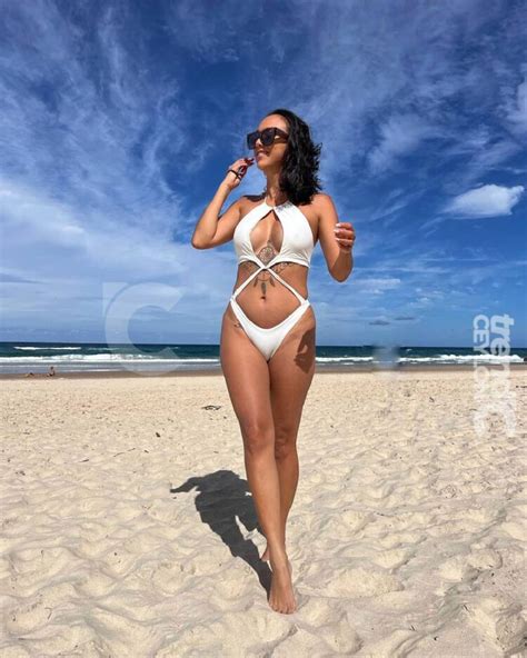 Hot Sexy Kat Zoe Clark Bikini Pics