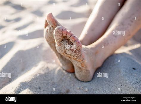 Niñas Pies Fotografías E Imágenes De Alta Resolución Alamy